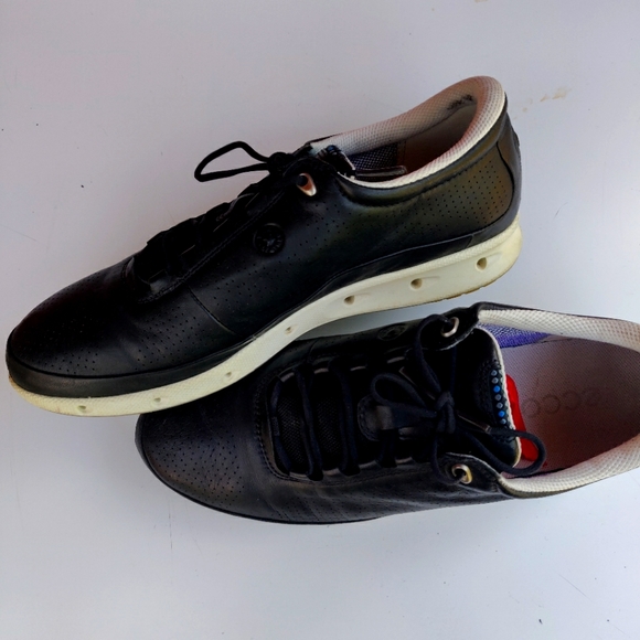 Black runners/sneakers - Picture 2 of 7